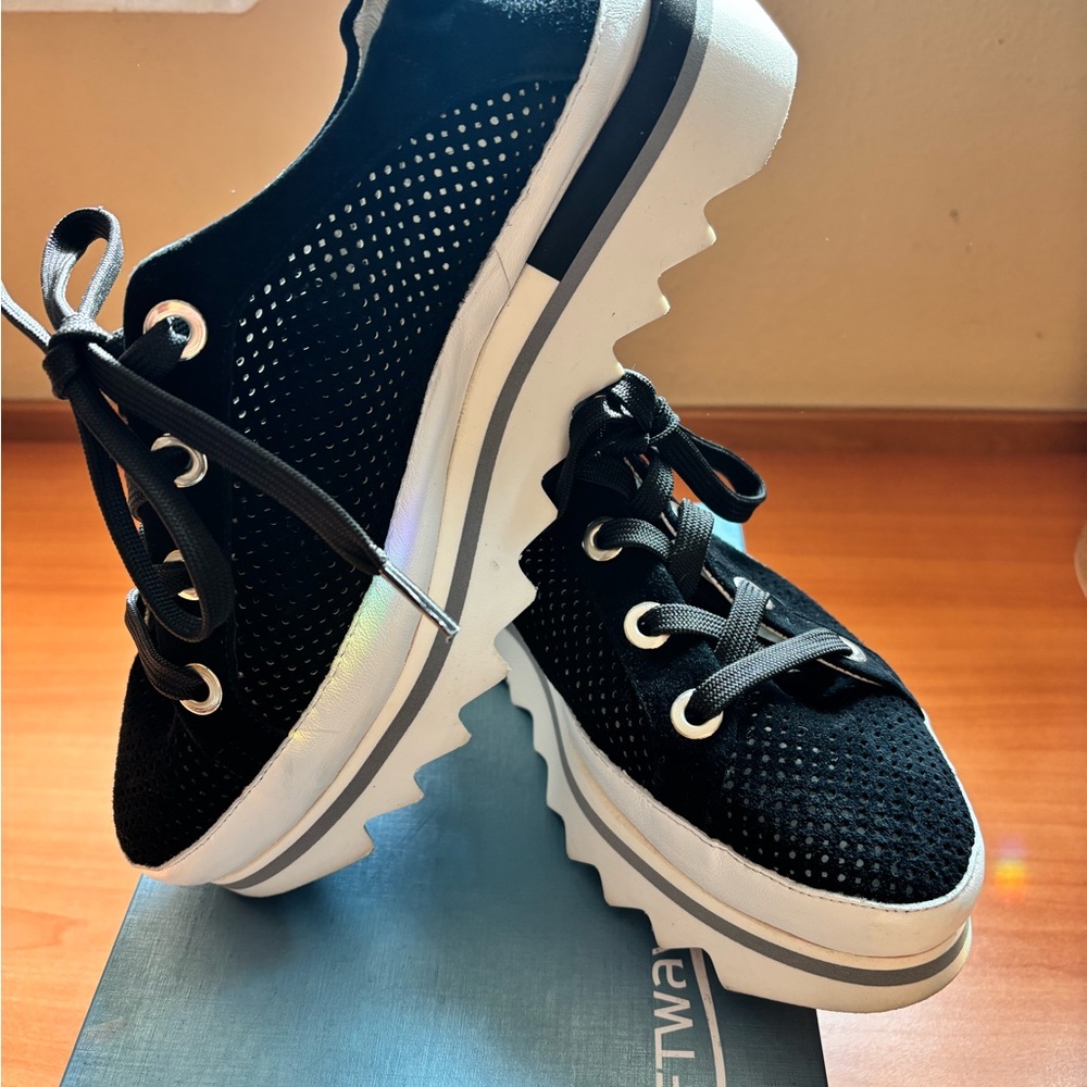 Elegant Black and White Platform Sneakers